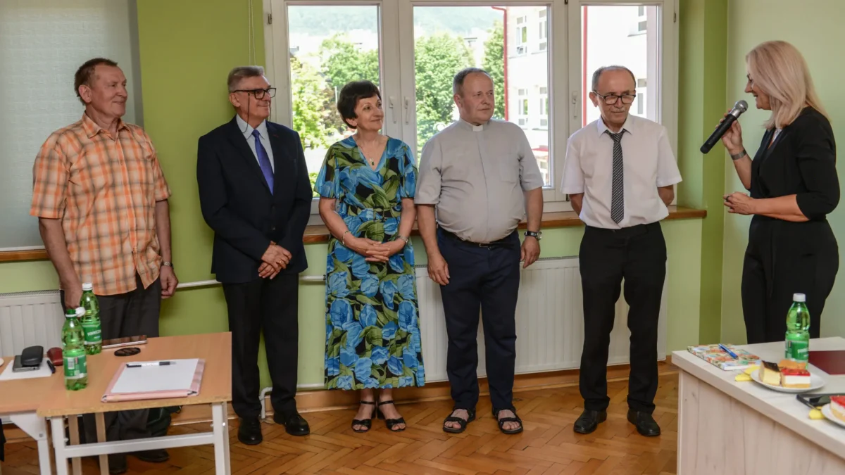 Wzruszające pożegnanie emerytów w Zespole Szkół Nr 1 w Limanowej