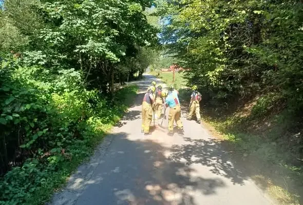 Neutralizacja substancji ropopochodnej w Laskowej – interwencja OSP