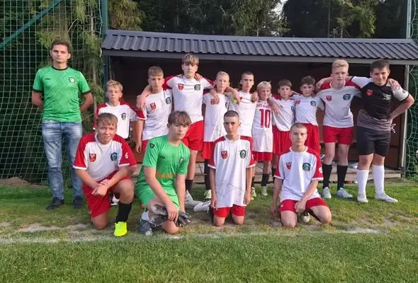 Derbowe starcie trampkarzy: Gorce Kamienica rozgromiły Zalesiankę 9:1