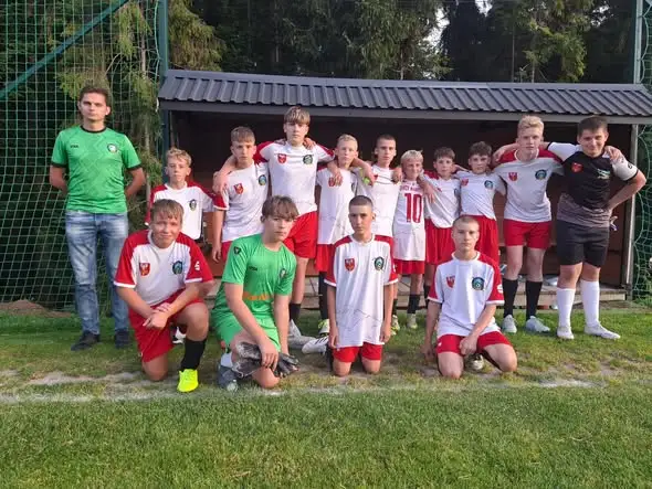 Derbowe starcie trampkarzy: Gorce Kamienica rozgromiły Zalesiankę 9:1