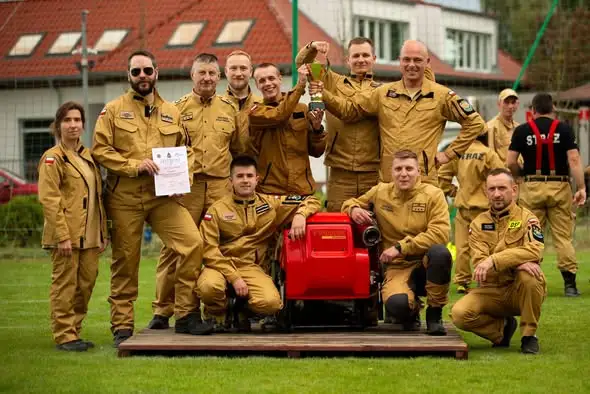Strażacy z Gminy Dobra na podium powiatowych zawodów sportowo-pożarniczych w Tanowie
