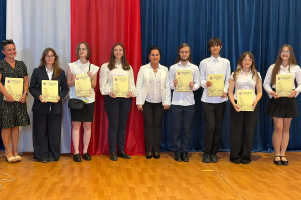 Sukces uczniów limanowskiego „Orkana” – zdali egzamin Cambridge C1