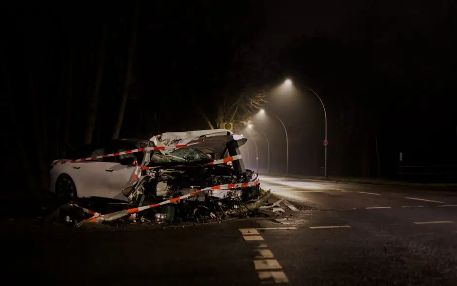 Pijany 51-latek uderzył skodą w sklep i uciekł – miał 2,8 promila