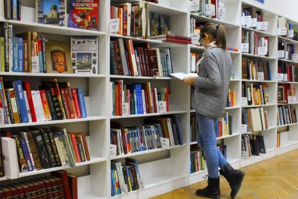 Biblioteka szkolna w Limanowej zaprasza po wakacjach: „Książki to drzwi do przygód”